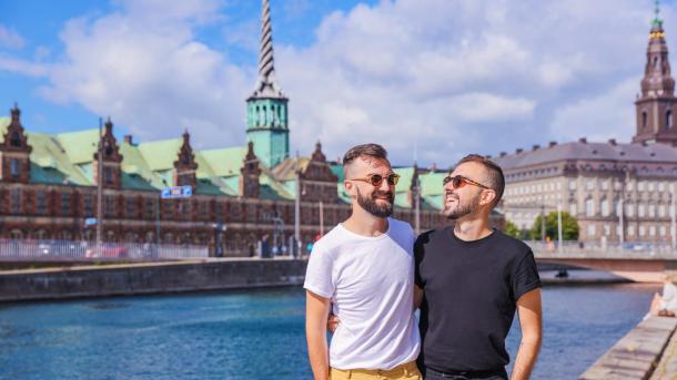 Par foran Børsen i København