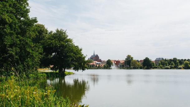 Haderslev Dampark met op de achtergrond Haderslev Domkirke
