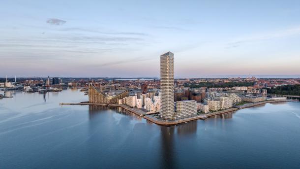 Havenuitzicht op de toonaangevende architectuur van Aarhus Ø in Denemarken