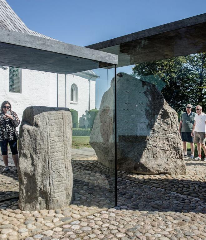 Kongernes Jelling runestenen