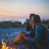 Hygge und Lagerfeuer am Strand von Tisvilde im dänischen Nordseeland