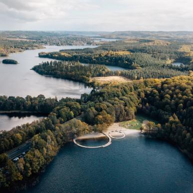 Ontdek het merenhoogland en de Infitiny Bridge in de Aarhus regio