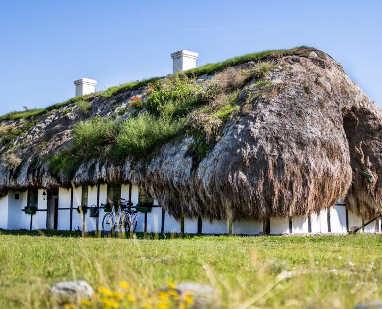 Hus med tångtak är en sevärdhet på mysiga Læsø i Nordjylland