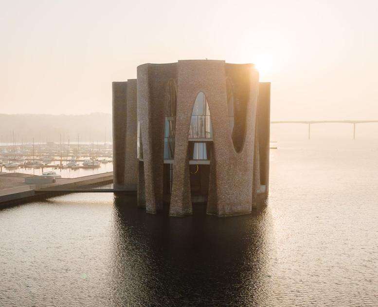 Het Fjordenhus in het Vejle Fjord in Vejle, Denemarken